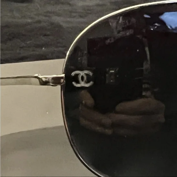 Vintage CHANEL 4189 Aviator Mirror Sunglasses Made In Italy Vintage CHANEL 4189 Aviator Mirror Sunglasses Made In Italy main image 2